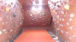 兵庫県丹波市のボルダリングジム『フリーズケイブ』