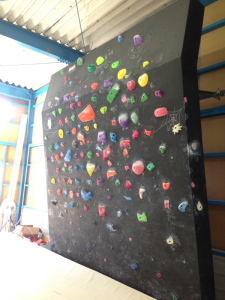 京都府京都市伏見区のボルダリングジム『noah』