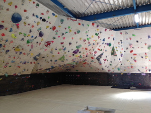 京都府京都市伏見区のボルダリングジム『noah』