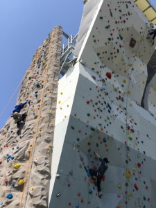 東京都昭島市のボルダリングジム『PLAY クライミングジム (モリパーク アウトドアヴィレッジ内)』
