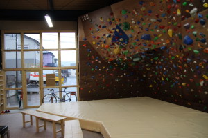 神奈川県平塚市のボルダリングジム『sloth』